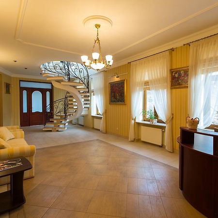 10 Rooms Лвив Екстериор снимка