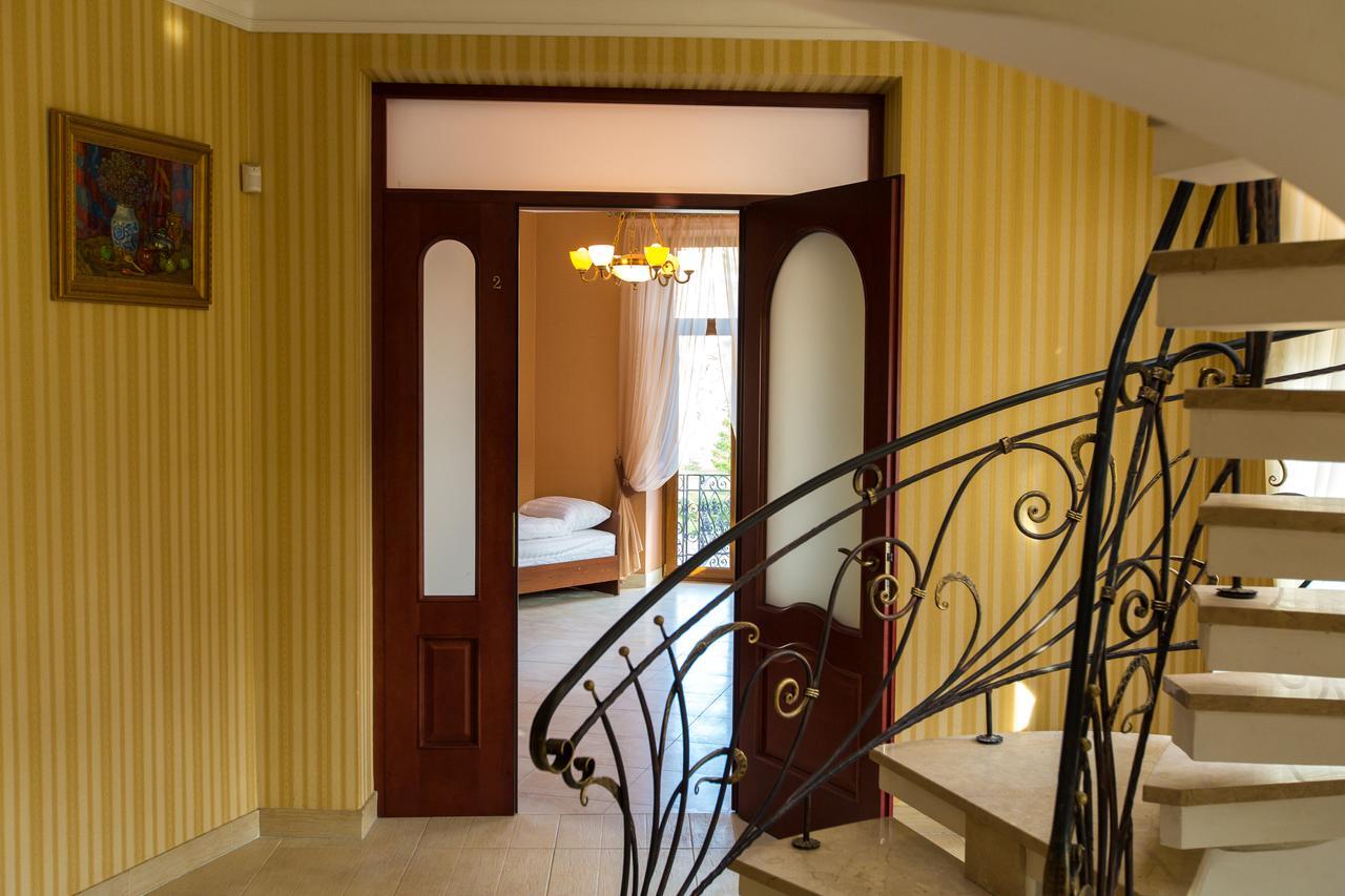 10 Rooms Лвив Екстериор снимка