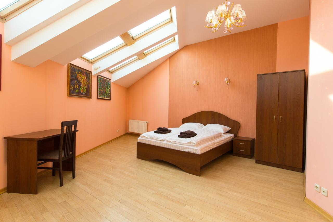 10 Rooms Лвив Екстериор снимка