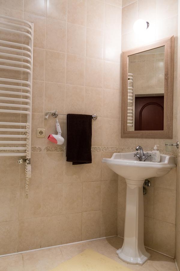 10 Rooms Лвив Екстериор снимка