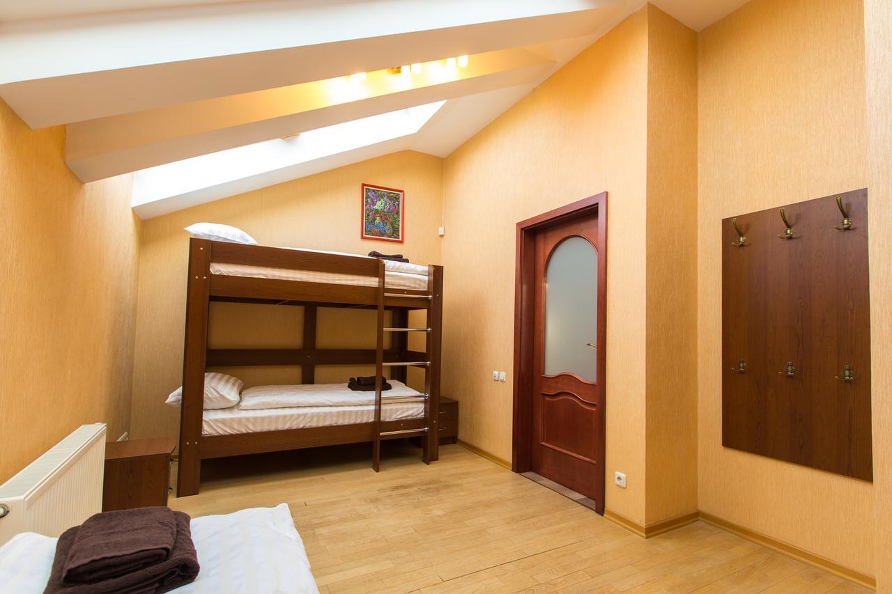 10 Rooms Лвив Екстериор снимка