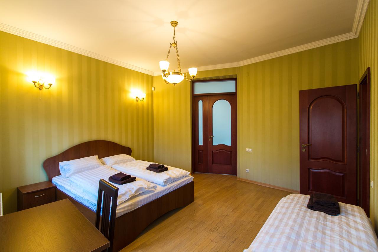 10 Rooms Лвив Екстериор снимка