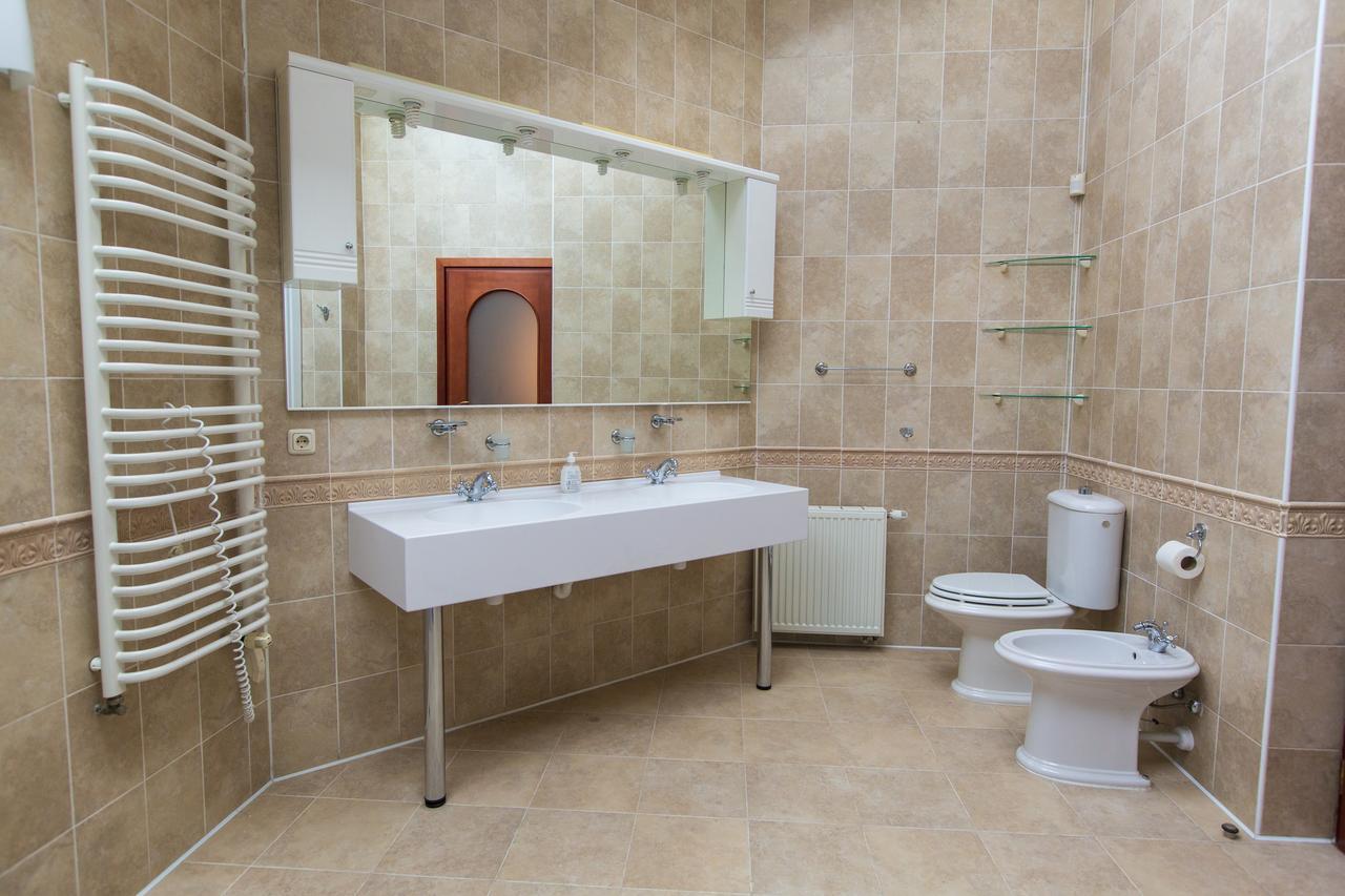 10 Rooms Лвив Екстериор снимка