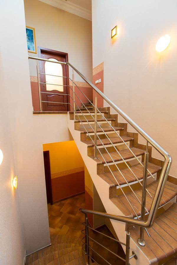 10 Rooms Лвив Екстериор снимка