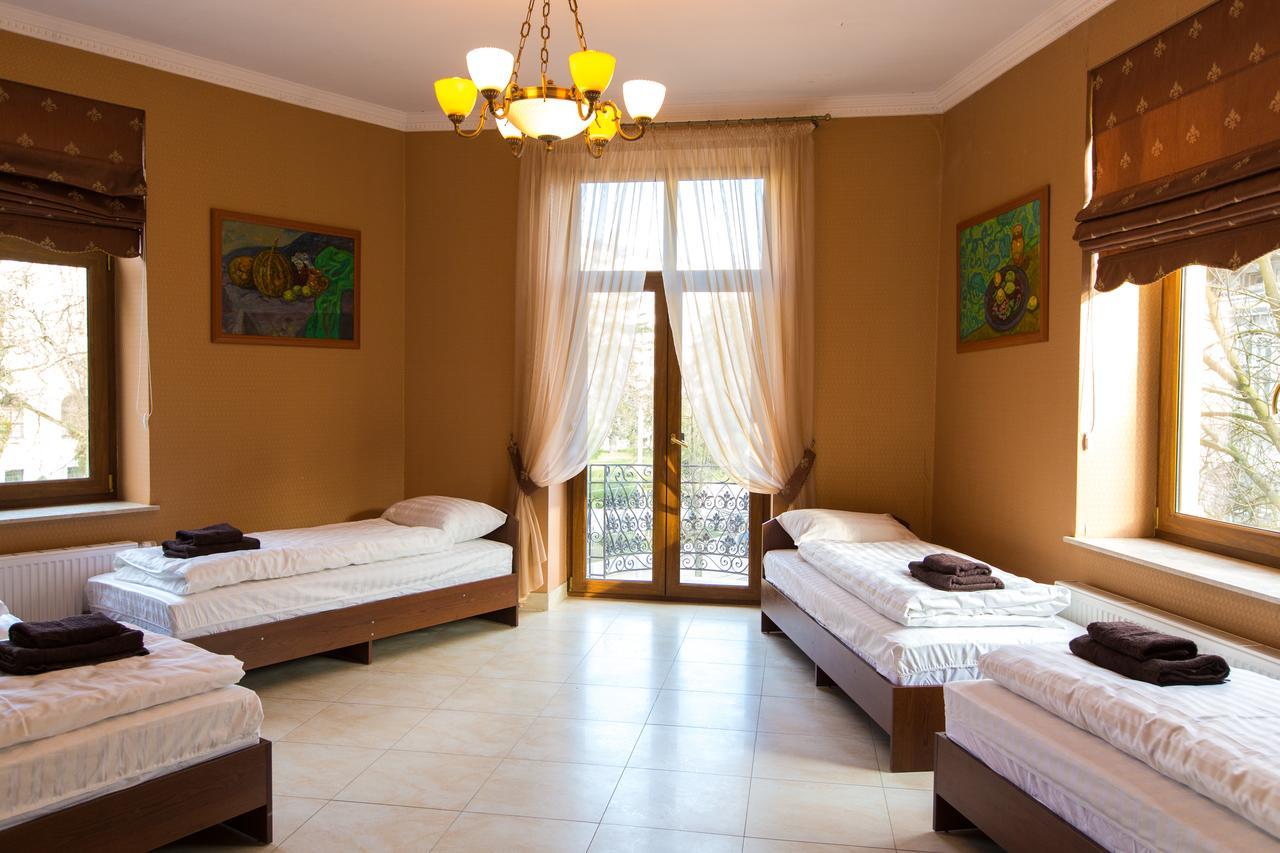 10 Rooms Лвив Екстериор снимка