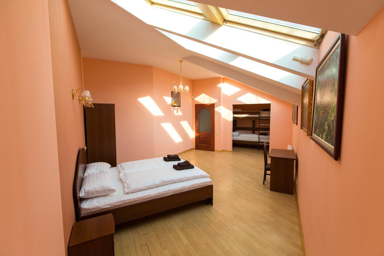 10 Rooms Лвив Екстериор снимка