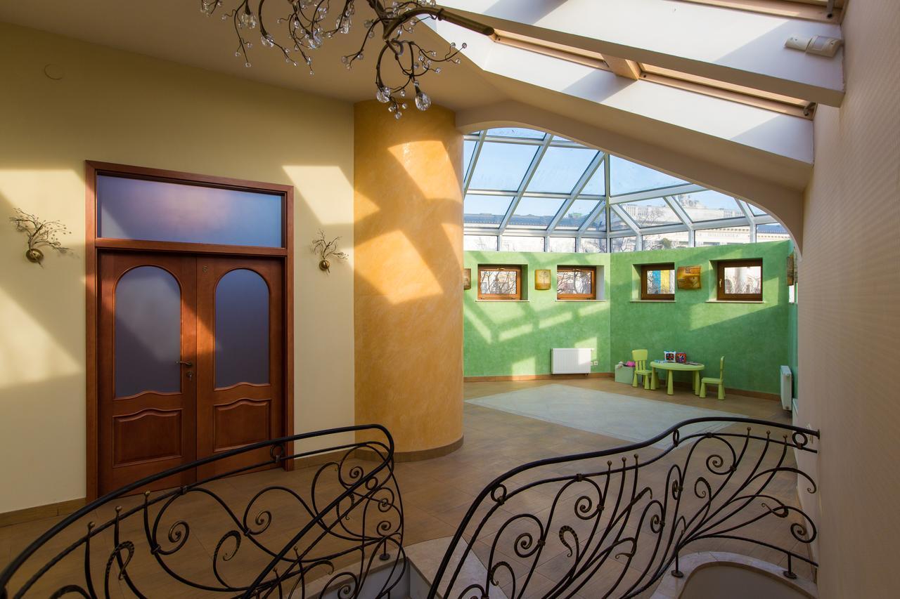 10 Rooms Лвив Екстериор снимка