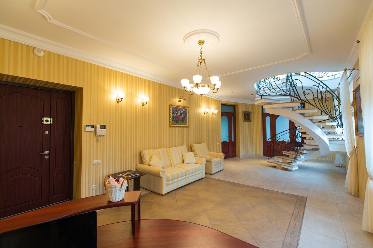 10 Rooms Лвив Екстериор снимка