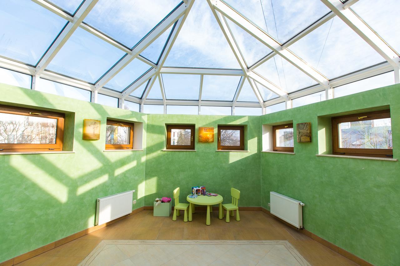 10 Rooms Лвив Екстериор снимка