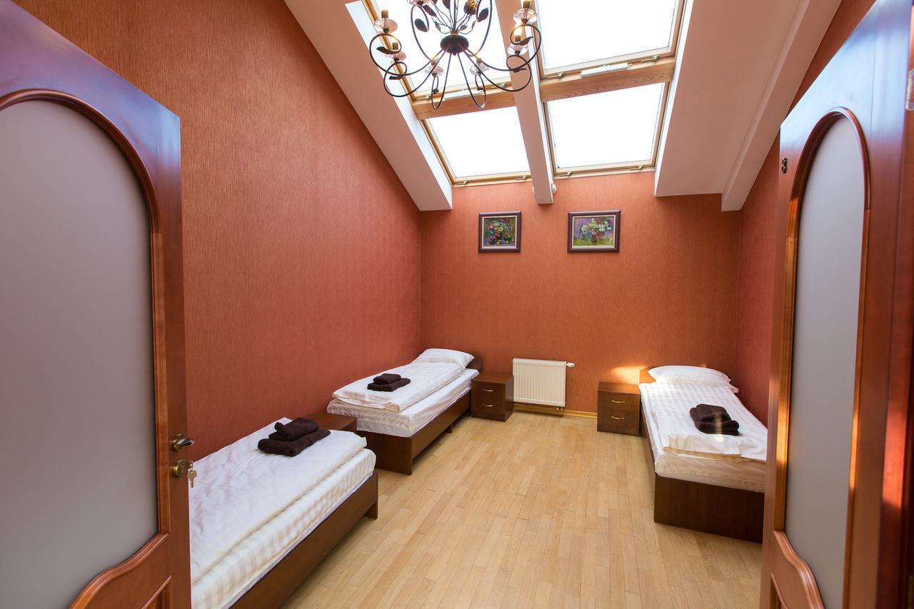 10 Rooms Лвив Екстериор снимка