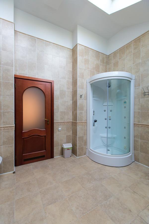 10 Rooms Лвив Екстериор снимка