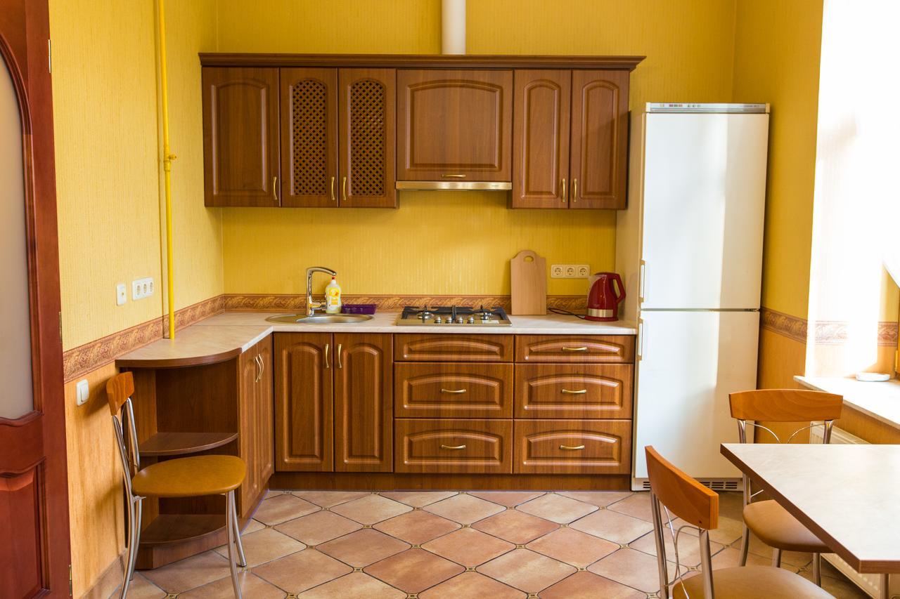 10 Rooms Лвив Екстериор снимка