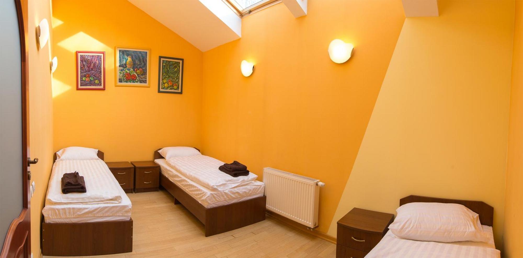 10 Rooms Лвив Екстериор снимка
